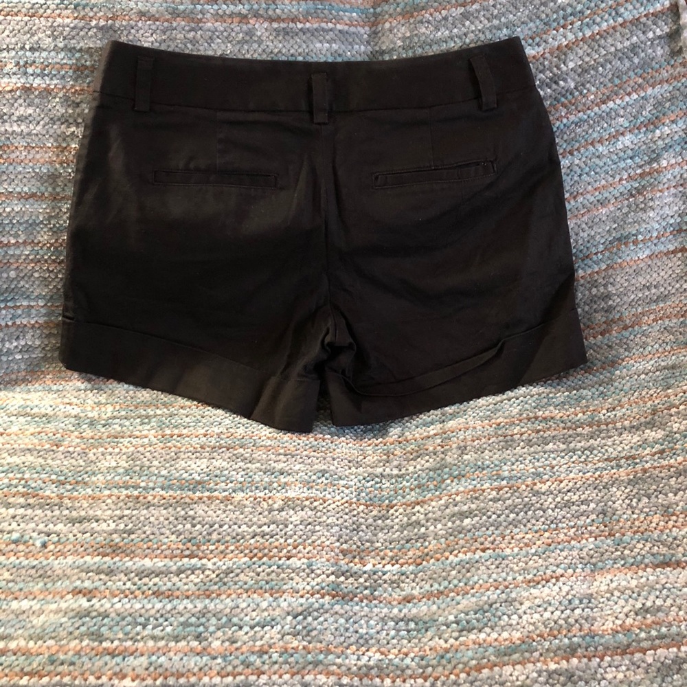 Express Shorts - Picture 2 of 3